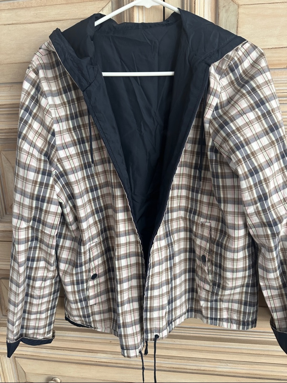 Hooded reversible Nautica Plaid Lightweight Shirt Jacket in Beige & Navy. Size L